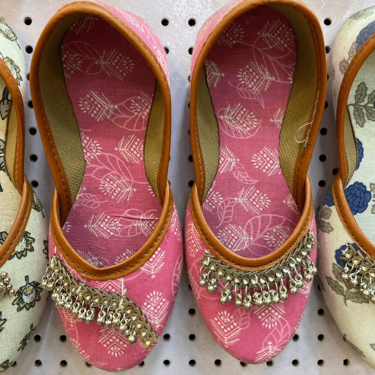 Embroidered Leather Jutti